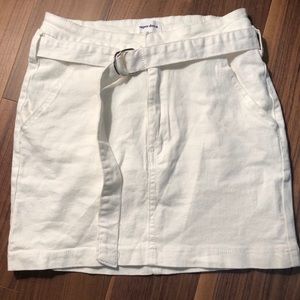 Super down white highwaisted skirt